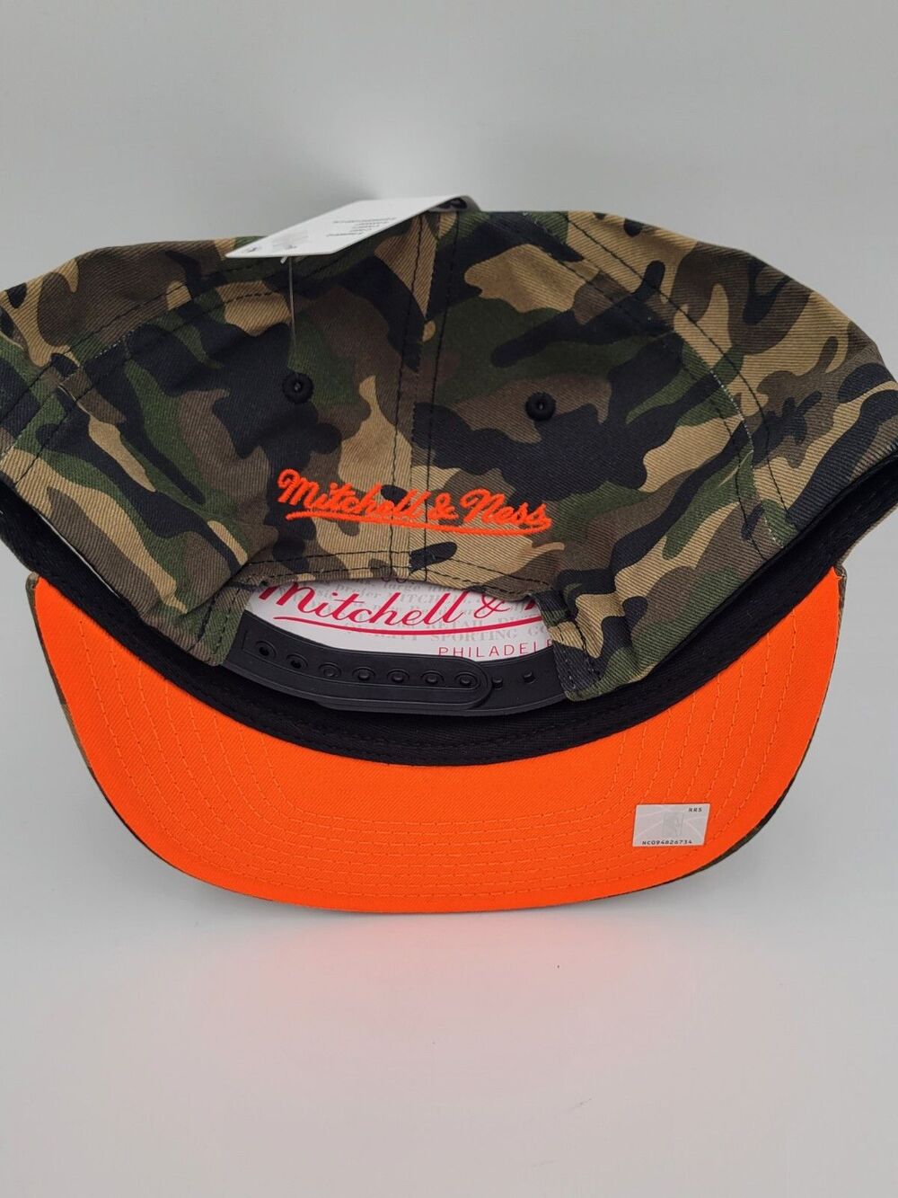 Los Angeles Lakers Mitchell & Ness Camo Neon SnapBack Hat Cap NEW - Picture 4 of 5